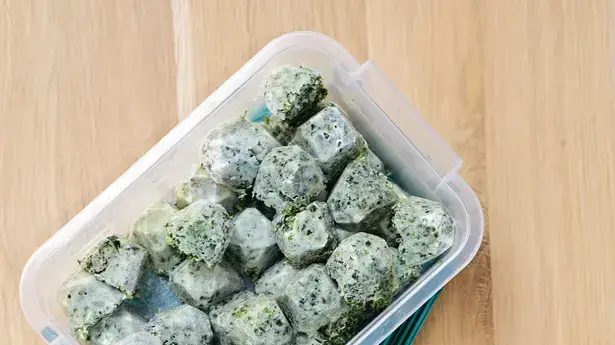 מזון יכול להשמר בהקפאה ללא הגבלה, אם כי איכותו תתחיל להפגע לאחר 3-6 חודשים