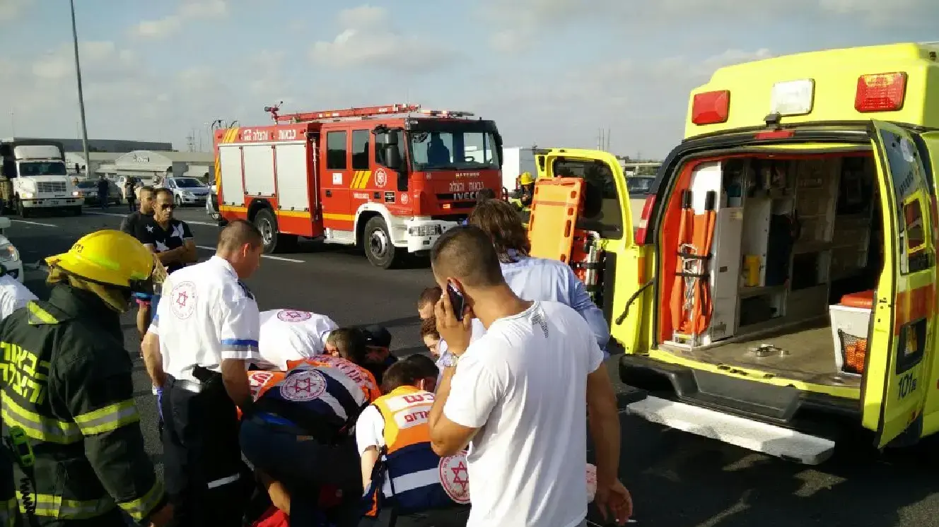 תאונת דרכים בכביש 4, סמוך למחלף אשדוד. יולי 2016 תאונת דרכים בכביש 4, סמוך למחלף אשדוד. יולי 2016