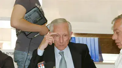 סטנלי פישר בישיבת ועדה בכנסת סטנלי פישר בישיבת ועדה בכנסת