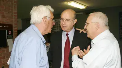 אבישי ברוורמן רובי ריבלין וחיים אורון במסדרונות הכנסת אבישי ברוורמן רובי ריבלין וחיים אורון במסדרונות הכנסת