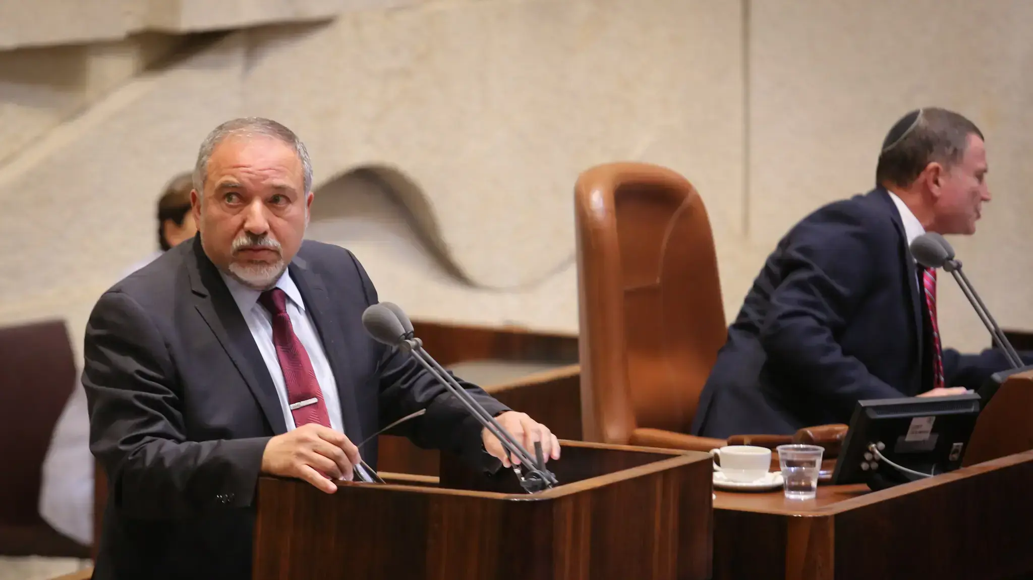 שר הביטחון אביגדור ליברמן במסגרת שעת שאלות, כנסת. יולי 2016 שר הביטחון אביגדור ליברמן במסגרת שעת שאלות, כנסת. יולי 2016