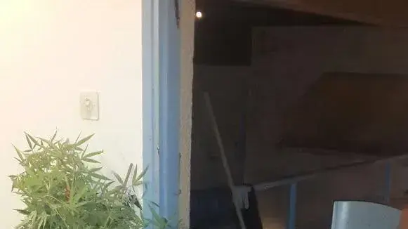 ארבעה עובדים זרים נעצרו במלון בים המלח בחשד לגידול סמים בחדרם 30.7.16 ארבעה עובדים זרים נעצרו במלון בים המלח בחשד לגידול סמים בחדרם 30.7.16
