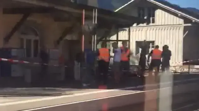 כוחות הביטחון בתחנת הרכבת במחוז סנט גאלן שבשווייץ, לאחר שחמוש הצית קרון רכבת באזור, אוגוסט 2016 כוחות הביטחון בתחנת הרכבת במחוז סנט גאלן שבשווייץ, לאחר שחמוש הצית קרון רכבת באזור, אוגוסט 2016