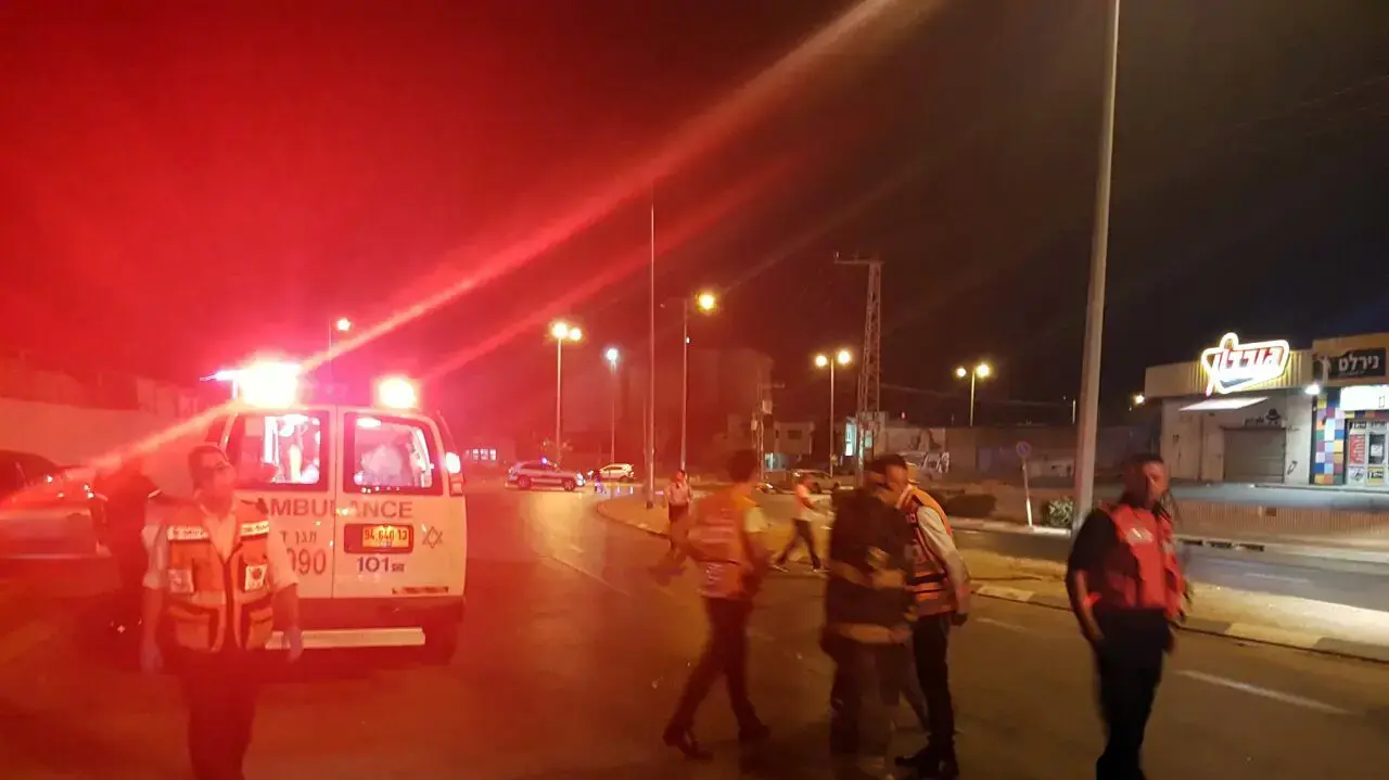 שלושה הולכי רגל נדרסו בתאונת דרכים בבאר שבע 19 אוגוסט 2016 שלושה הולכי רגל נדרסו בתאונת דרכים בבאר שבע 19 אוגוסט 2016
