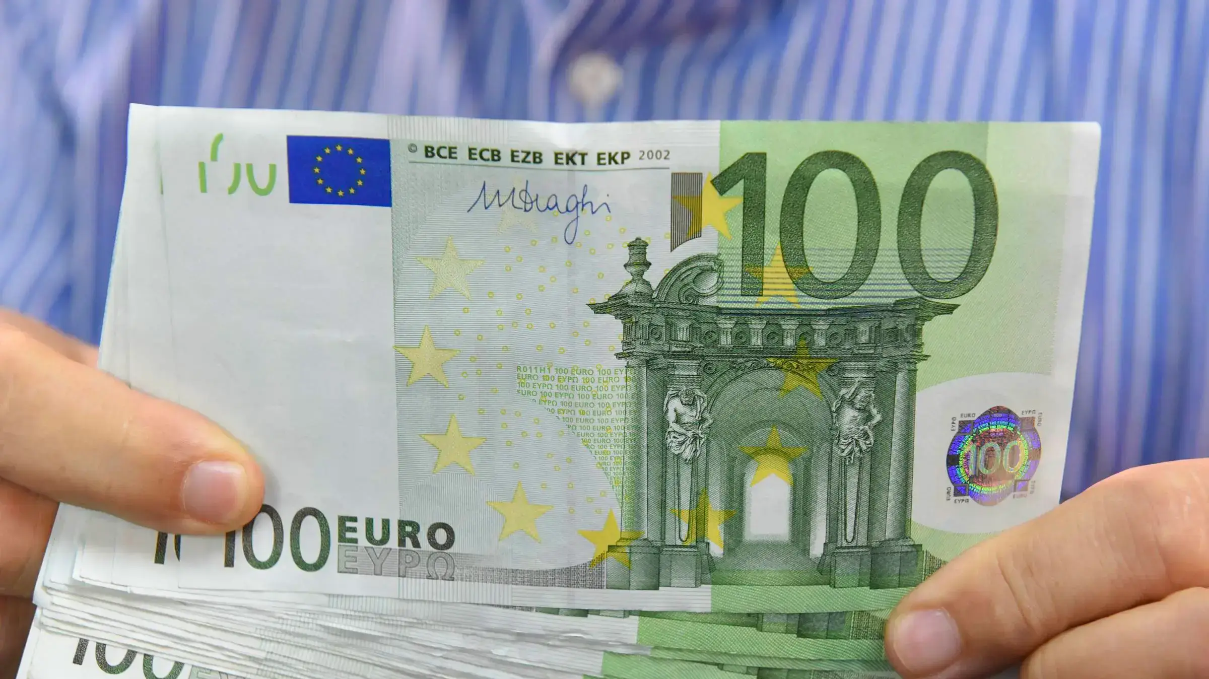 שטרות של 100 אירו שטרות של 100 אירו