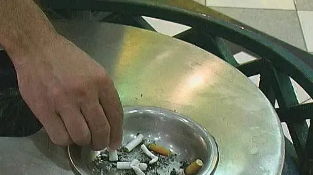 מאפרה סיגריות מאפרה סיגריות