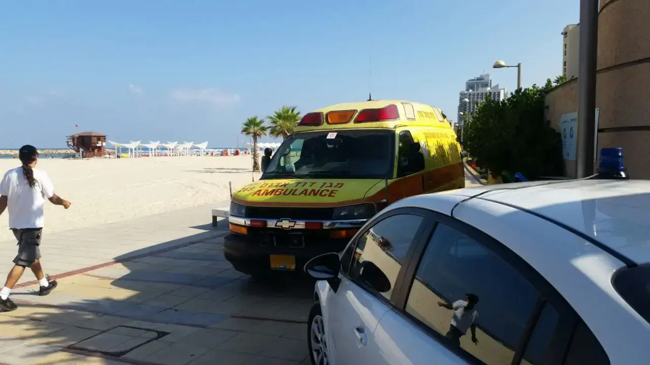 צעיר כבן 20 טבע בחוף הנכים בהרצליה 02 ספטמבר 2016 צעיר כבן 20 טבע בחוף הנכים בהרצליה 02 ספטמבר 2016