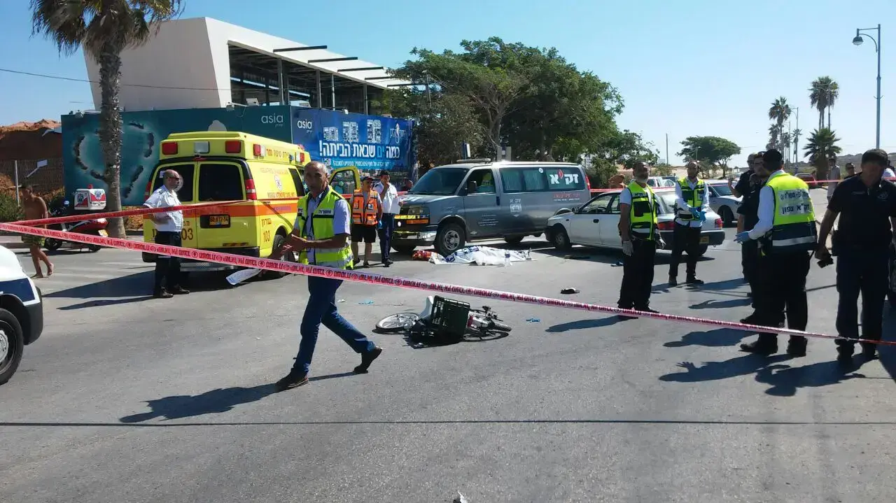 זירת דריסה של רוכב אופניים חשמליים בחדרה, ספטמבר 2016 זירת דריסה של רוכב אופניים חשמליים בחדרה, ספטמבר 2016