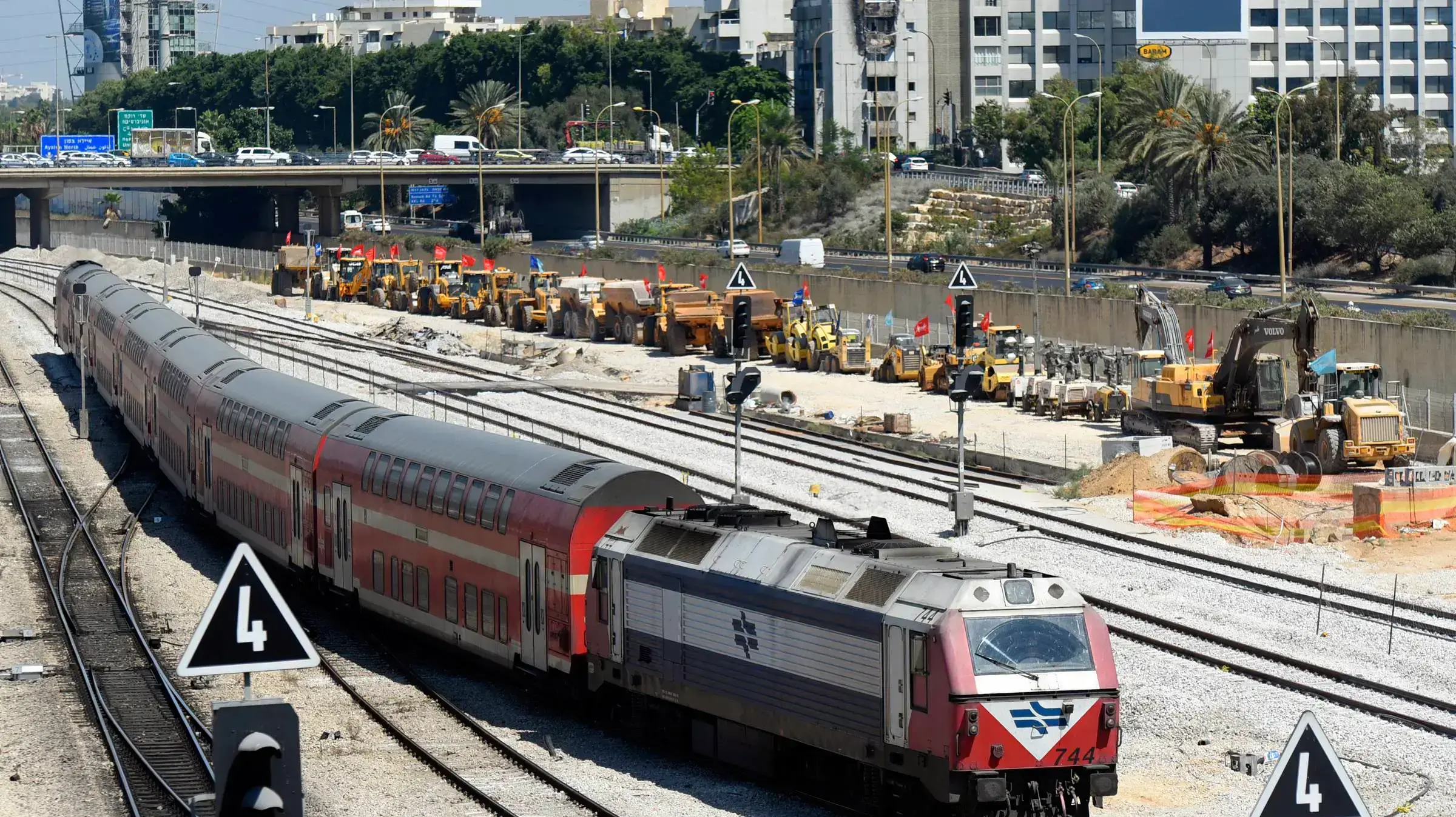 עבודות תשתית בתחנות רכבת בתל אביב. ספטמבר 2016 עבודות תשתית בתחנות רכבת בתל אביב. ספטמבר 2016