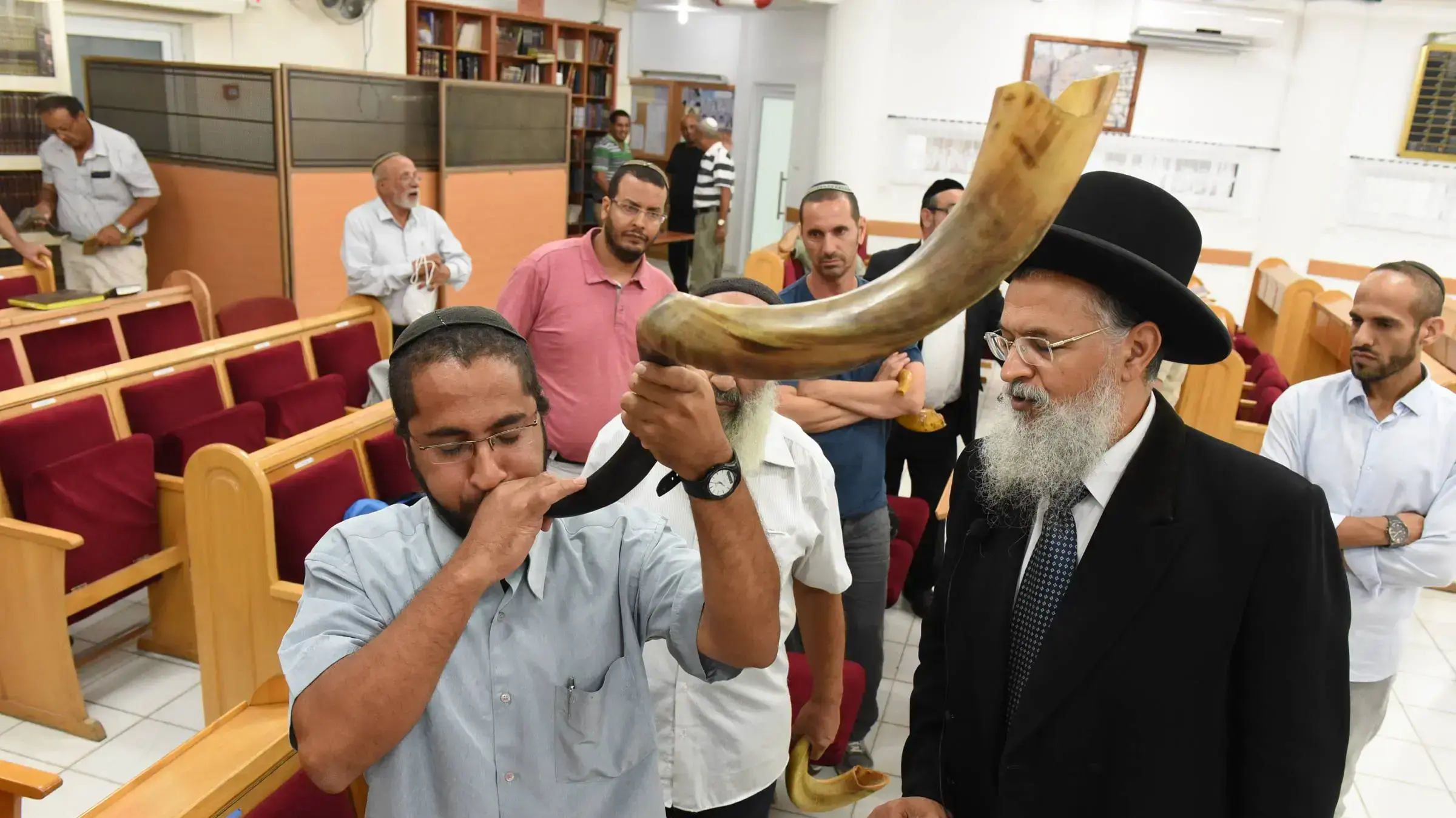 סדנת תקיעה בשופר, המרכז הרוחני העולמי ליהדות תימן. ראש העין ספטמבר 2016