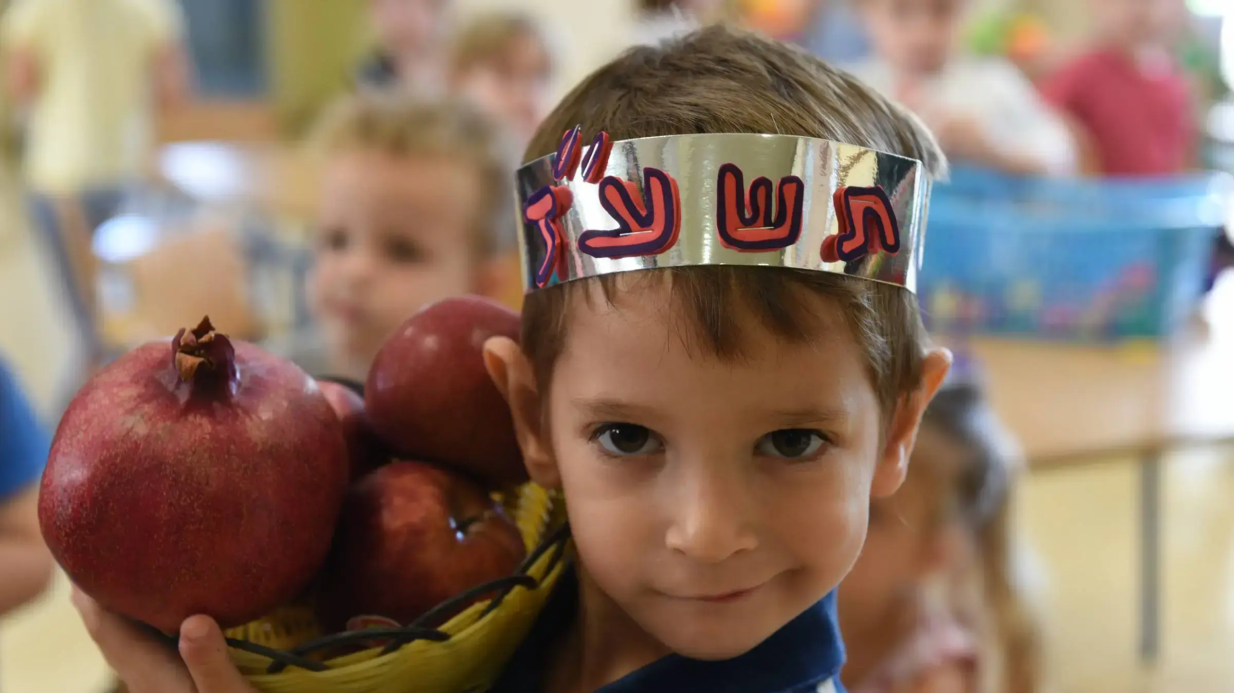מתכוננים לראש השנה בגן איריס, גבעתיים. ספטמבר 2016