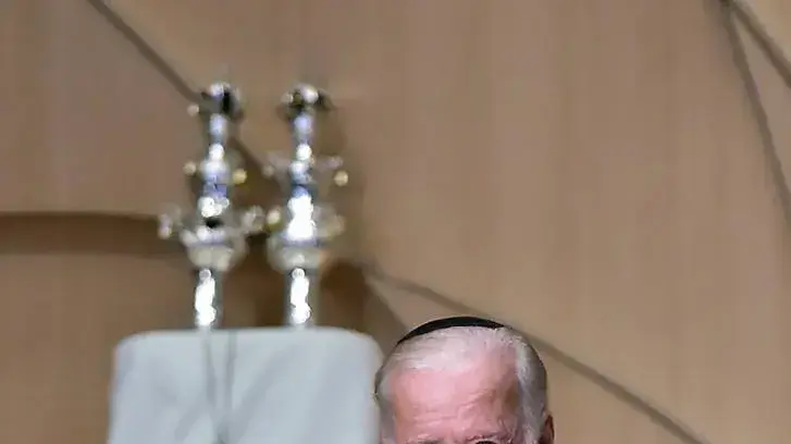 סגן נשיא ארה"ב ג'ו ביידן באירוע לזכר פרס בבית הכנסת "עדת ישראל" בוושינגטון, אוקטובר 2016 סגן נשיא ארה"ב ג'ו ביידן באירוע לזכר פרס בבית הכנסת "עדת ישראל" בוושינגטון, אוקטובר 2016