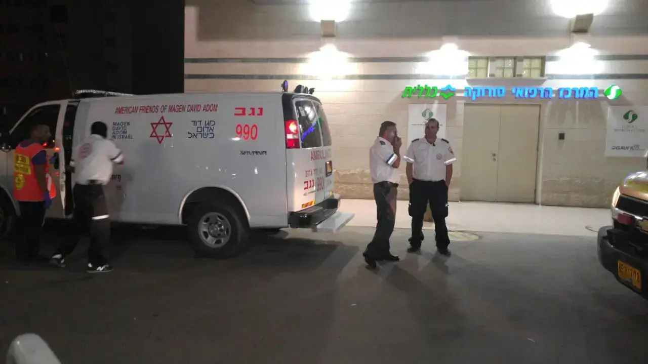 פינוי פצועים מתאונת הדרכים בכביש 31 באר שבע לסורוקה פינוי פצועים מתאונת הדרכים בכביש 31 באר שבע לסורוקה