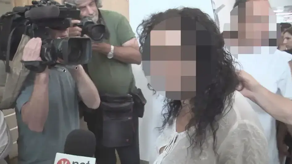 לא הורשתה להכנס לארץ עם בתה מבלי לעבור בדיקת רקמות בבית המשפט המחוזי ת"א לא הורשתה להכנס לארץ עם בתה מבלי לעבור בדיקת רקמות בבית המשפט המחוזי ת"א