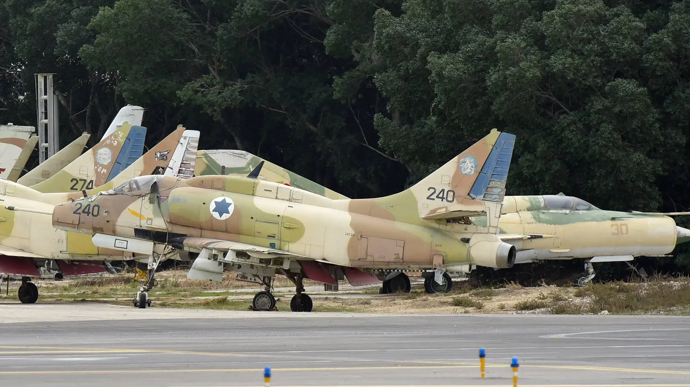 מטוסי קרב מושבתים, נתב"ג. נובמבר 2016 מטוסי קרב מושבתים, נתב"ג. נובמבר 2016