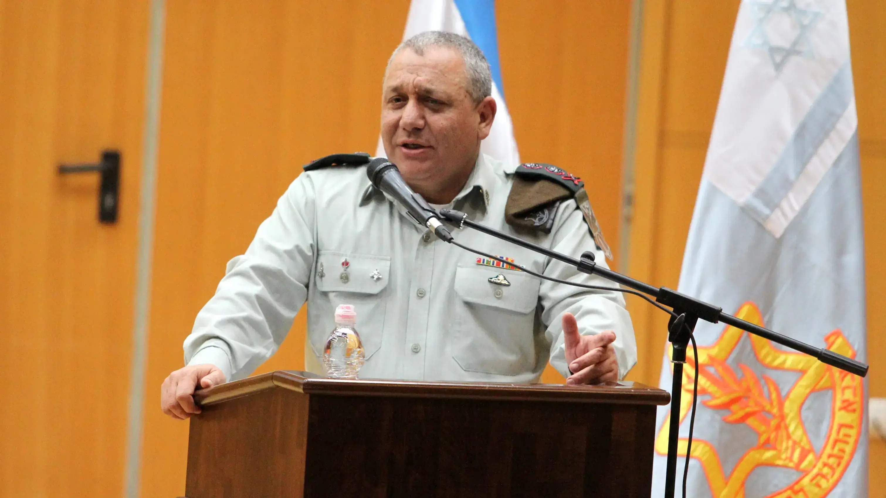 הרמטכ"ל רא"ל גדי איזנקוט בביקור בבית ספר בעכו, 13 בדצמבר 2016 הרמטכ"ל רא"ל גדי איזנקוט בביקור בבית ספר בעכו, 13 בדצמבר 2016