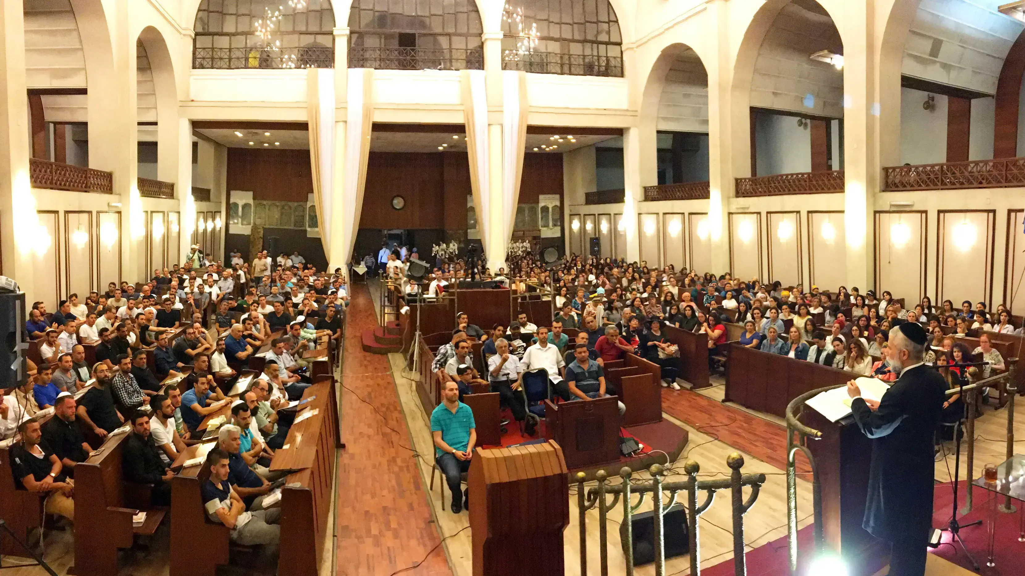 אירוע קהילתי בבית הכנסת הגדול ברחוב אלנבי בתל אביב