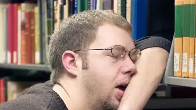 נמנום בספריה נמנום בספריה