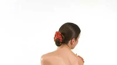 אשה ערומה על עקבים אשה ערומה על עקבים