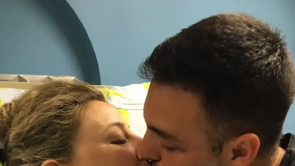הילה וליאור סול עם בתם הבכורה, התינוקת הראשונה שנולדה לשנת 2017 בבית החולים ליס באיכילוב. 1 בינואר 2017 הילה וליאור סול עם בתם הבכורה, התינוקת הראשונה שנולדה לשנת 2017 בבית החולים ליס באיכילוב. 1 בינואר 2017
