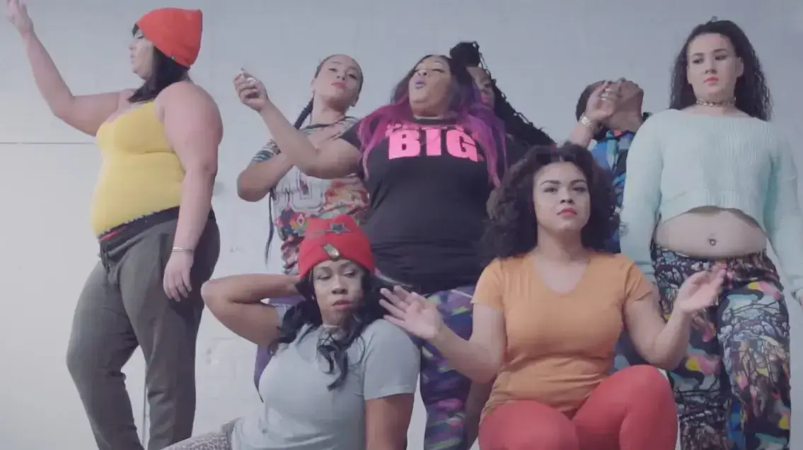הרקדניות של "Pretty Big Movement" הרקדניות של "Pretty Big Movement"