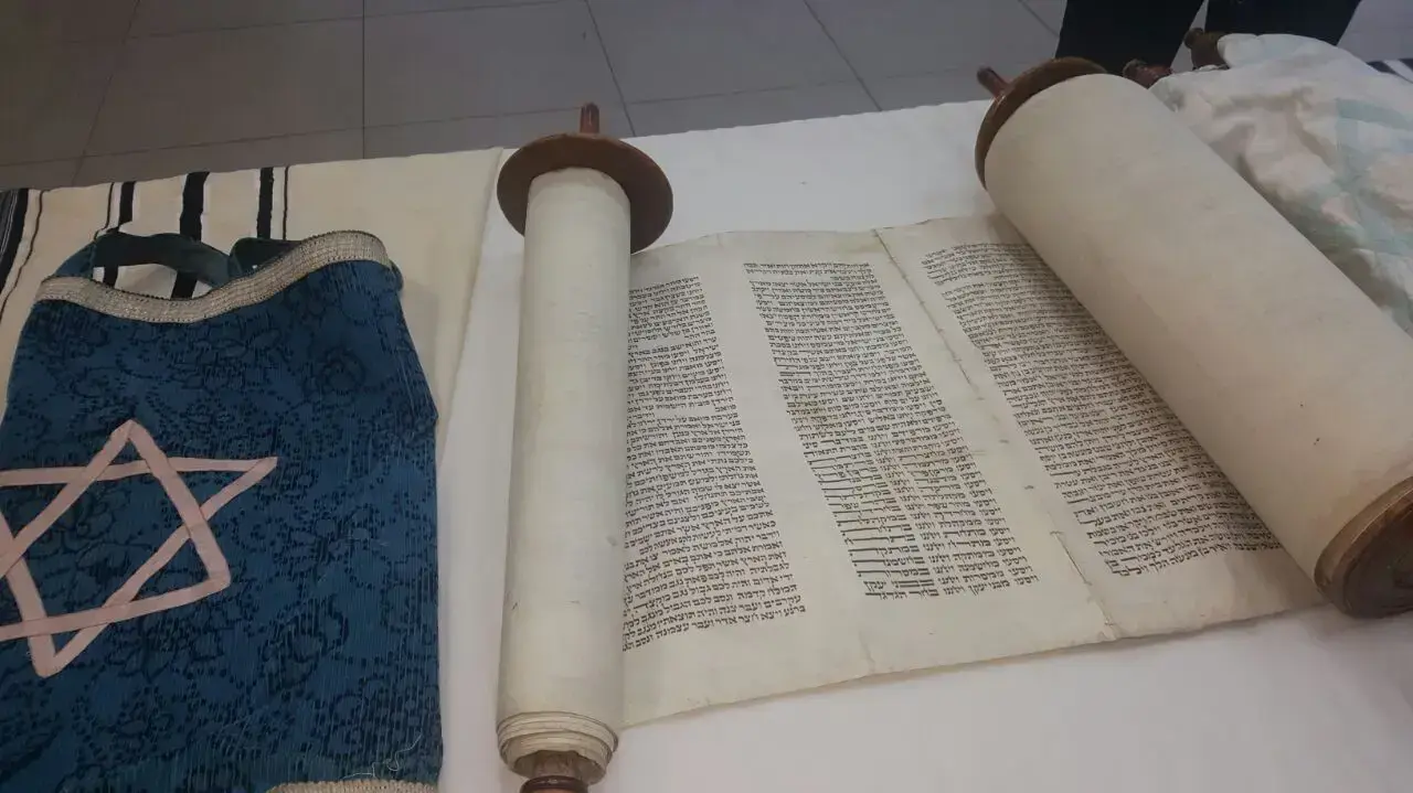 ספרי תורה מתקופת השואה שנבזזו על ידי הנאצים. ינואר 2017 ספרי תורה מתקופת השואה שנבזזו על ידי הנאצים. ינואר 2017