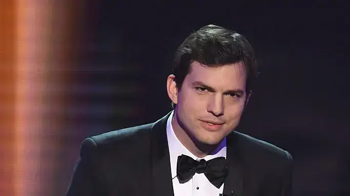 הראיה, השמיעה והיכולת ללכת נפגעה. אשטון קוצ'ר הראיה, השמיעה והיכולת ללכת נפגעה. אשטון קוצ'ר