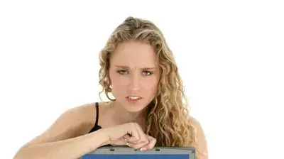 אילוסטרציה מחשב שקורס ברגע האמת אילוסטרציה מחשב שקורס ברגע האמת