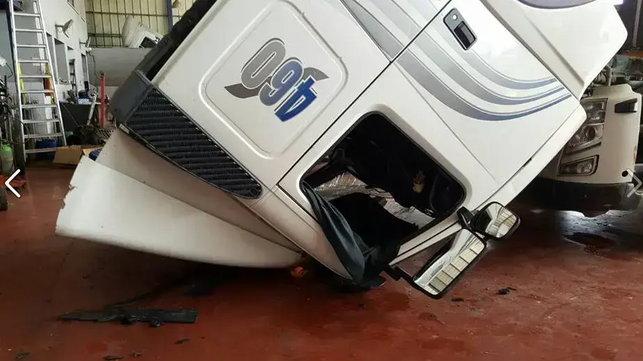 חלק משאית נפל על פועל במוסך במג'ד אל כרום, פברואר 2017 חלק משאית נפל על פועל במוסך במג'ד אל כרום, פברואר 2017