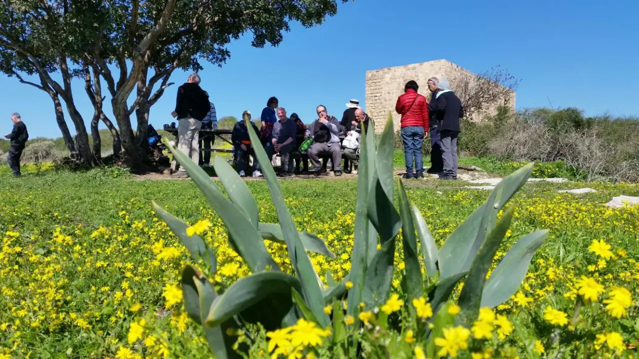 מטיילים בחורבת סמארה בגן לאומי נחל אלכסנדר, 18 בפברואר 2017 מטיילים בחורבת סמארה בגן לאומי נחל אלכסנדר, 18 בפברואר 2017