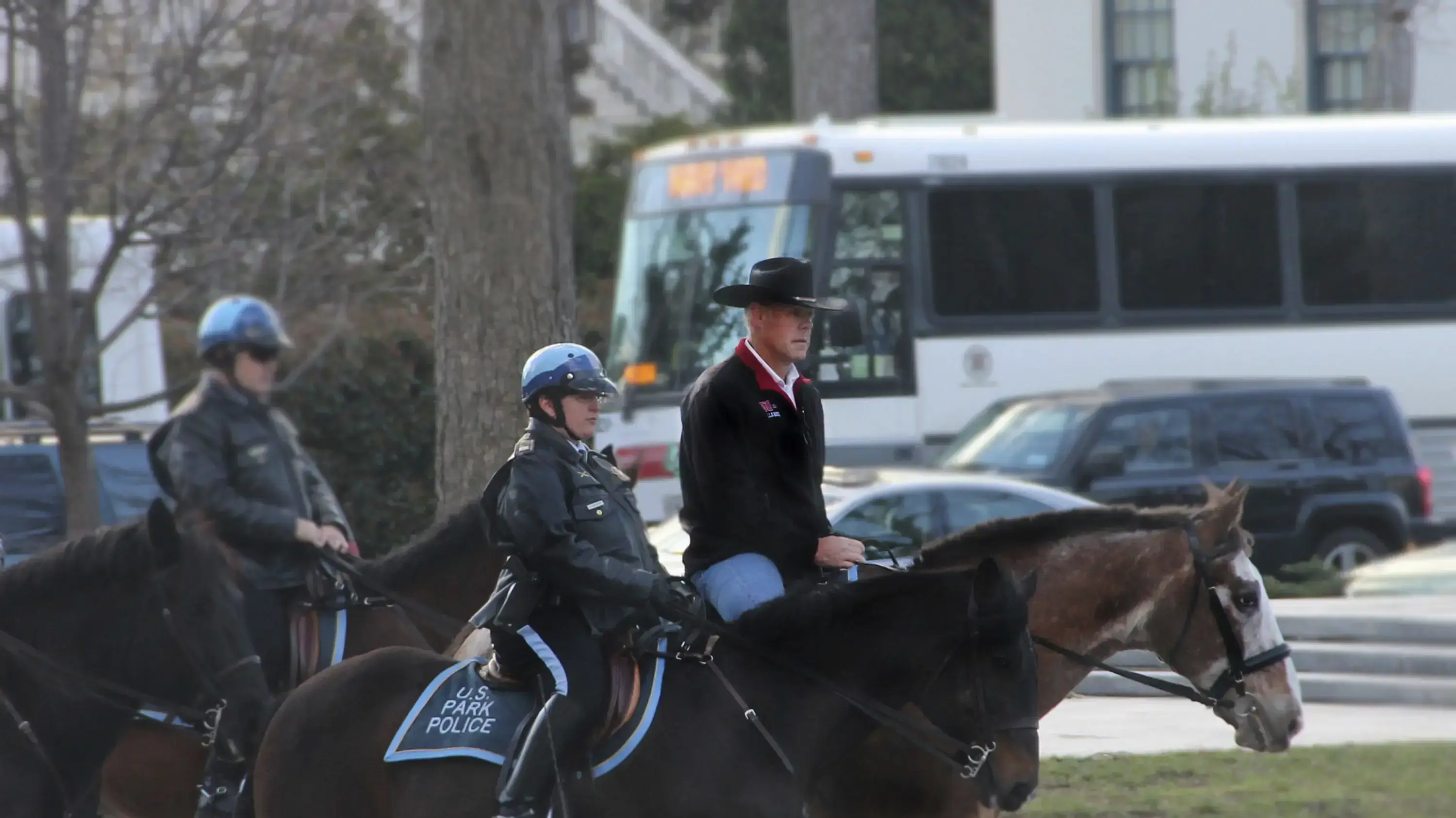 ריאן זינק שר הפנים של ארה"ב רוכב על סוס מרץ 2017 ריאן זינק שר הפנים של ארה"ב רוכב על סוס מרץ 2017
