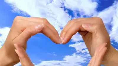 לבב אהבה ידיים לבב אהבה ידיים