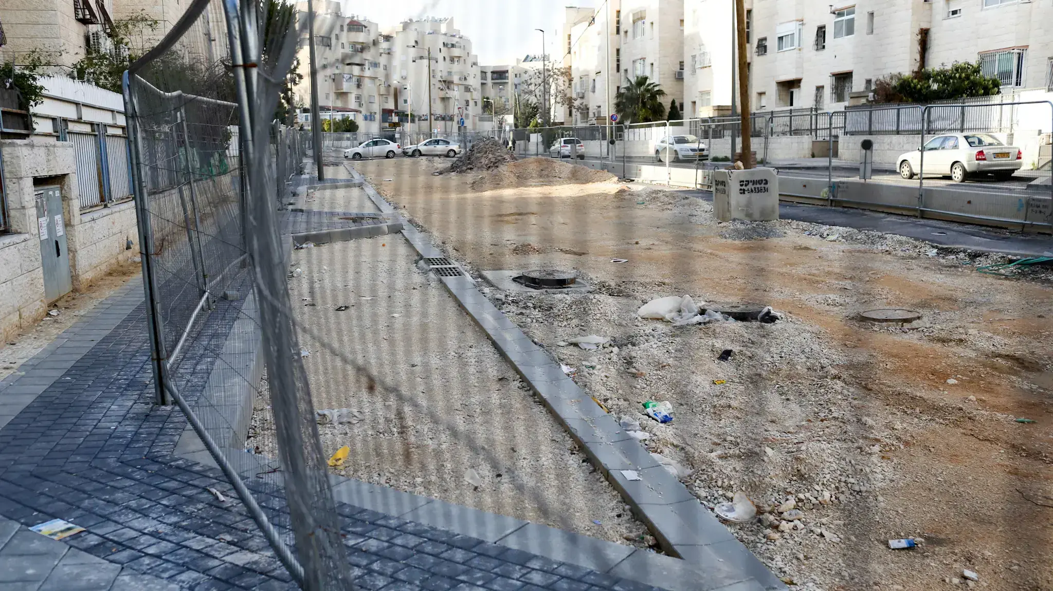 אריק בלעיש נכה המתגורר בשדרות משה דיין בירושלים וחנייתו נלקחה ממנו בשל שיפוצים ברחובו, 16 במרץ 2017 אריק בלעיש נכה המתגורר בשדרות משה דיין בירושלים וחנייתו נלקחה ממנו בשל שיפוצים ברחובו, 16 במרץ 2017