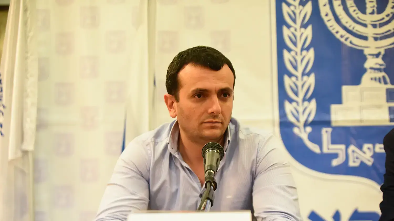 שי באב"ד, מנכ"ל משרד האוצר במסיבת עיתונאים של משרד האוצר בנוגע לעתיד עובדי רשות השידור. תל אביב, 30 במרץ 2017 שי באב"ד, מנכ"ל משרד האוצר במסיבת עיתונאים של משרד האוצר בנוגע לעתיד עובדי רשות השידור. תל אביב, 30 במרץ 2017