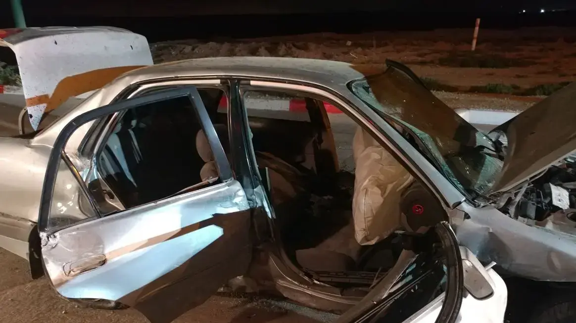 צעיר כבן 20 נהרג וצעיר נוסף נפצע בינוני בהתנגשות רכב בסלעים בנאות חובב צעיר כבן 20 נהרג וצעיר נוסף נפצע בינוני בהתנגשות רכב בסלעים בנאות חובב