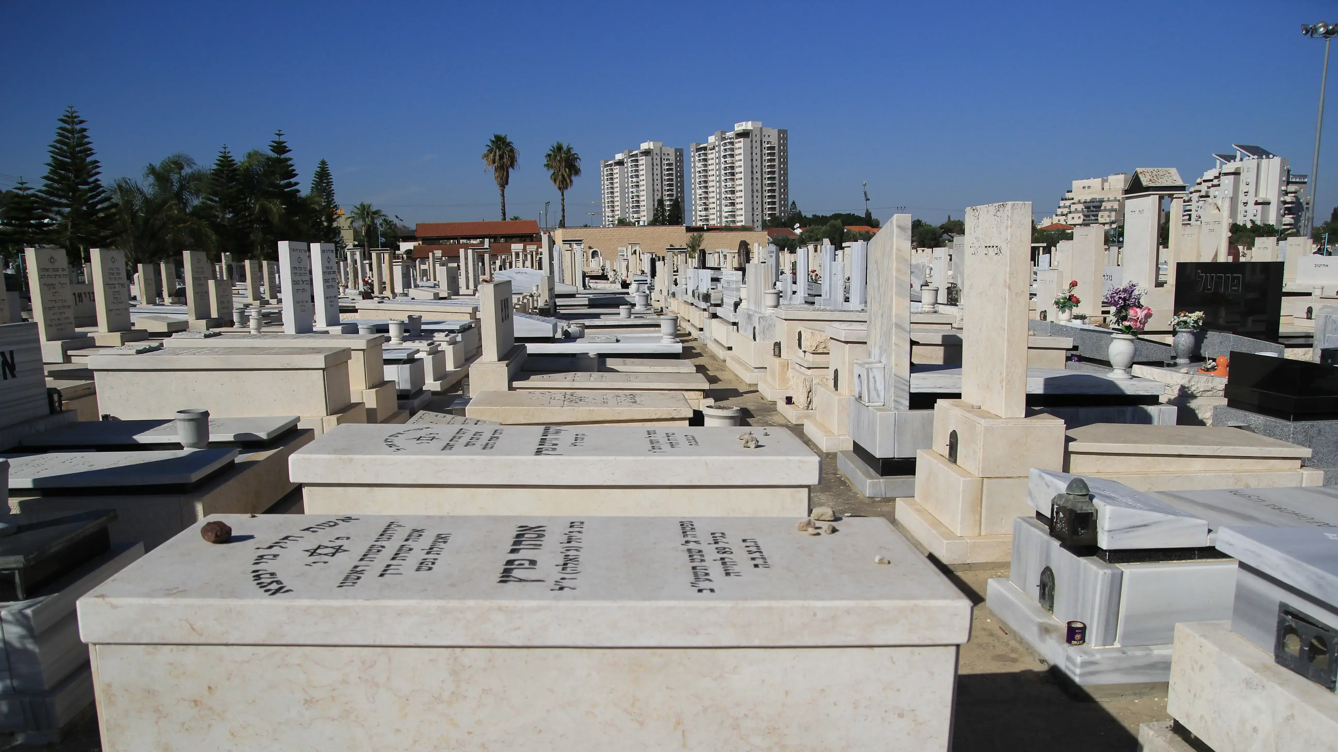 בית עלמין החדש ברמלה, אפריל 2017 בית עלמין החדש ברמלה, אפריל 2017