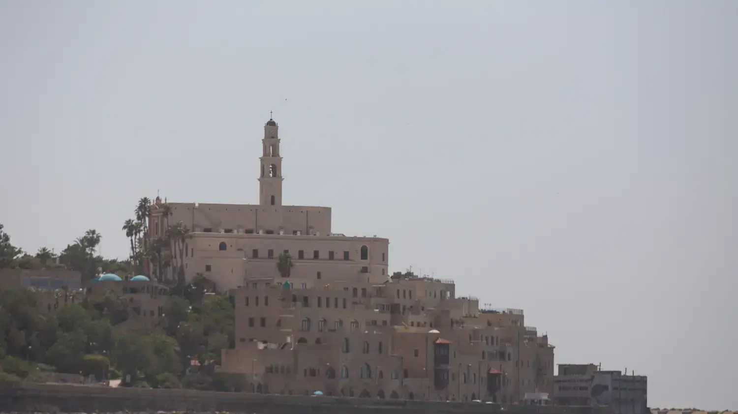 תמונות היום: נהנים מהחום בחופי תל אביב. 5 באפריל 2017 תמונות היום: נהנים מהחום בחופי תל אביב. 5 באפריל 2017