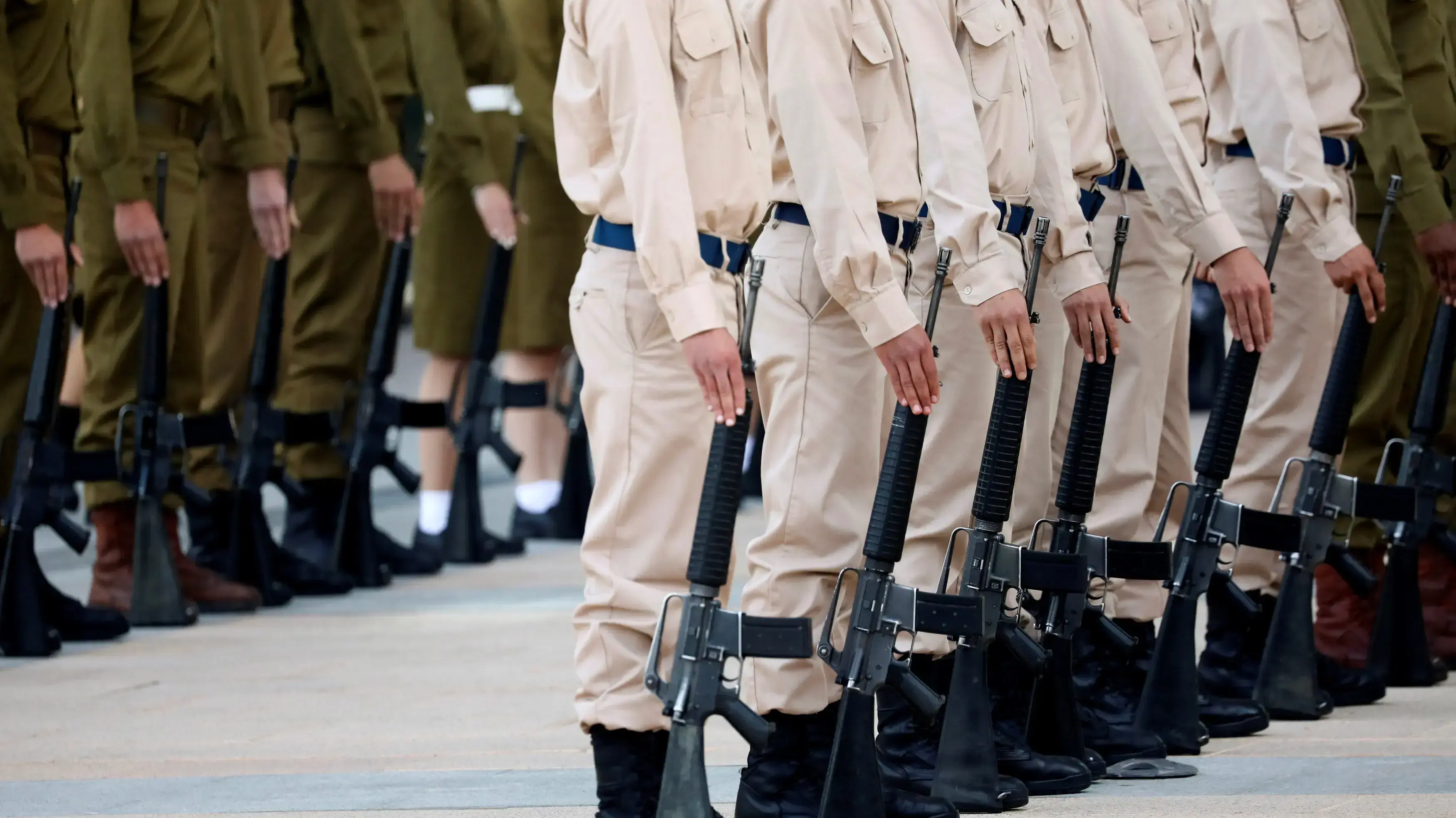 חיילים עומדים במסדר בקריה בתל אביב, אפריל 2017 חיילים עומדים במסדר בקריה בתל אביב, אפריל 2017