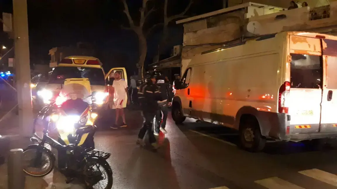 שני צעירים נפצעו קשה ובינוני מירי ביפו מירי בפיצרייה ביפו, 25 באפריל 2017 שני צעירים נפצעו קשה ובינוני מירי ביפו מירי בפיצרייה ביפו, 25 באפריל 2017