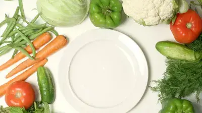 ירקות סביב צלחת ירקות סביב צלחת