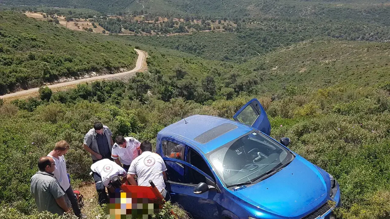 רכב שהדרדר לוואדי בשדרות אבא חושי סמוך לגן הלאומי בחיפה. 9 במאי 2017 רכב שהדרדר לוואדי בשדרות אבא חושי סמוך לגן הלאומי בחיפה. 9 במאי 2017