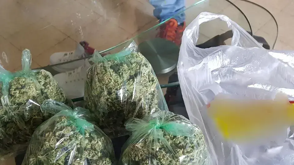 שתי תושבות ירושלים החשודות בסחר בסמים דרך תוכנת "טלגרם" נעצרו בנתב"ג שתי תושבות ירושלים החשודות בסחר בסמים דרך תוכנת "טלגרם" נעצרו בנתב"ג