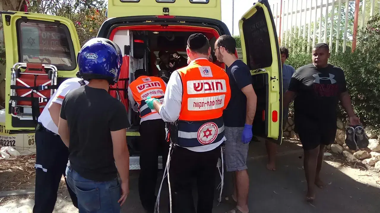 נער בן 13 טבע בבריכה בפתח תקווה. 19 במאי 2017 נער בן 13 טבע בבריכה בפתח תקווה. 19 במאי 2017