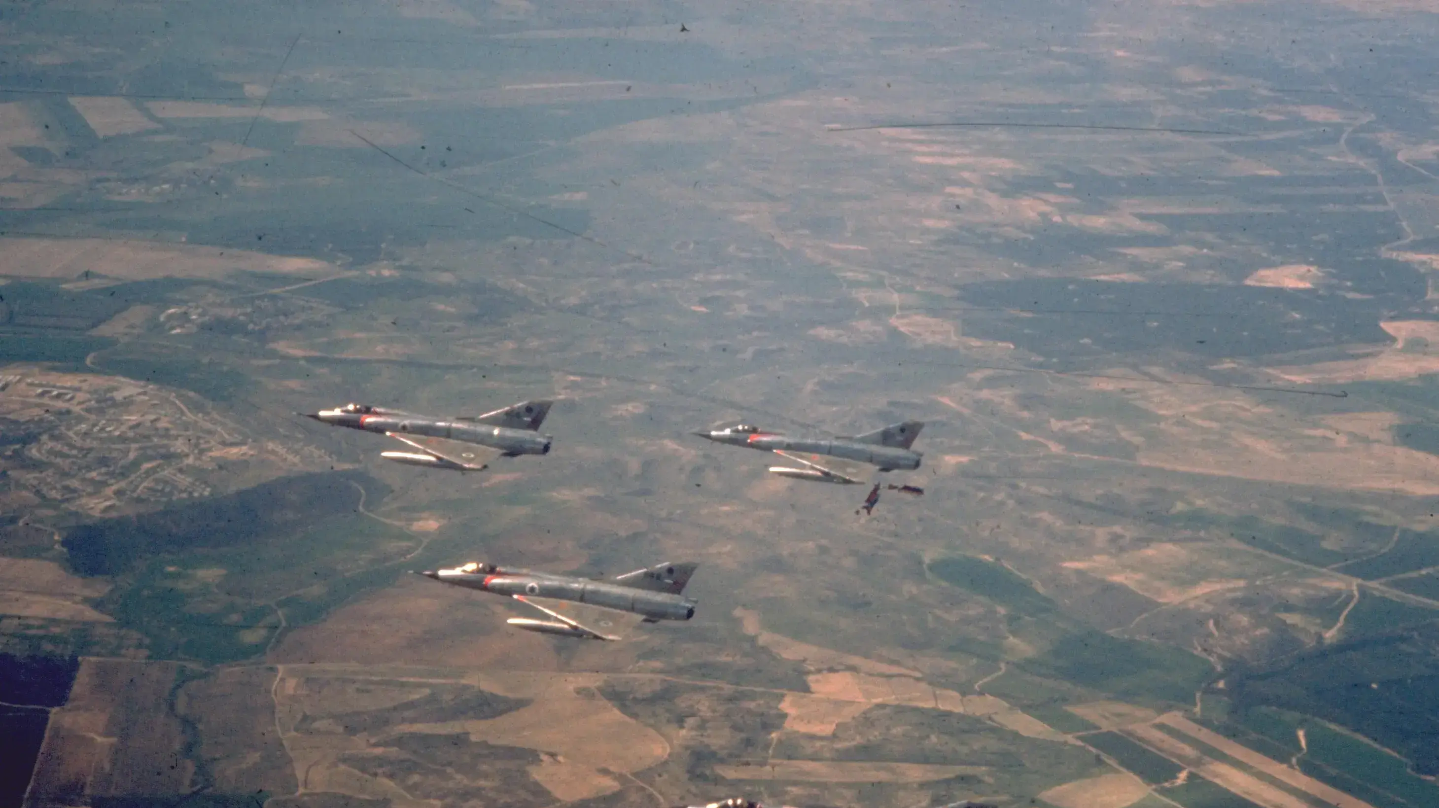 קבוצת מטוסי מיראז' טסה בשמי ישראל, 1967 קבוצת מטוסי מיראז' טסה בשמי ישראל, 1967