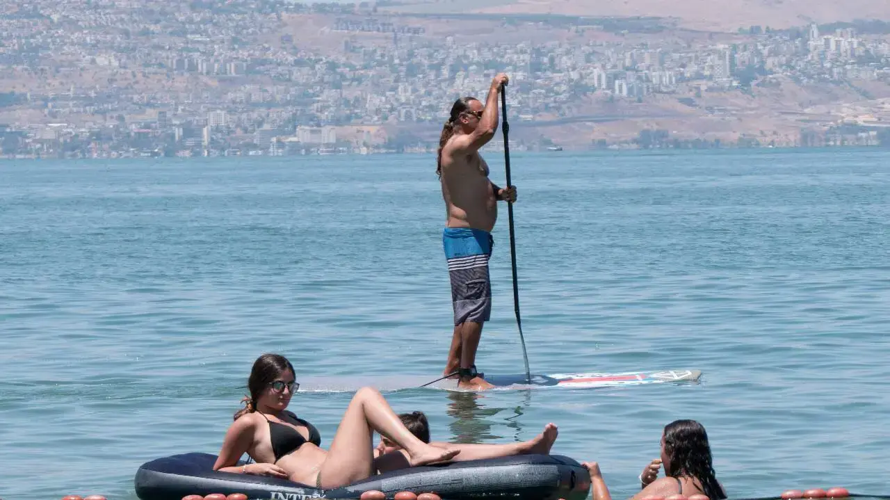 נושא: 20,000 נופשים פוקדים בשעה זו את 15 חופי הכנרת, 31 במאי 2017 נושא: 20,000 נופשים פוקדים בשעה זו את 15 חופי הכנרת, 31 במאי 2017