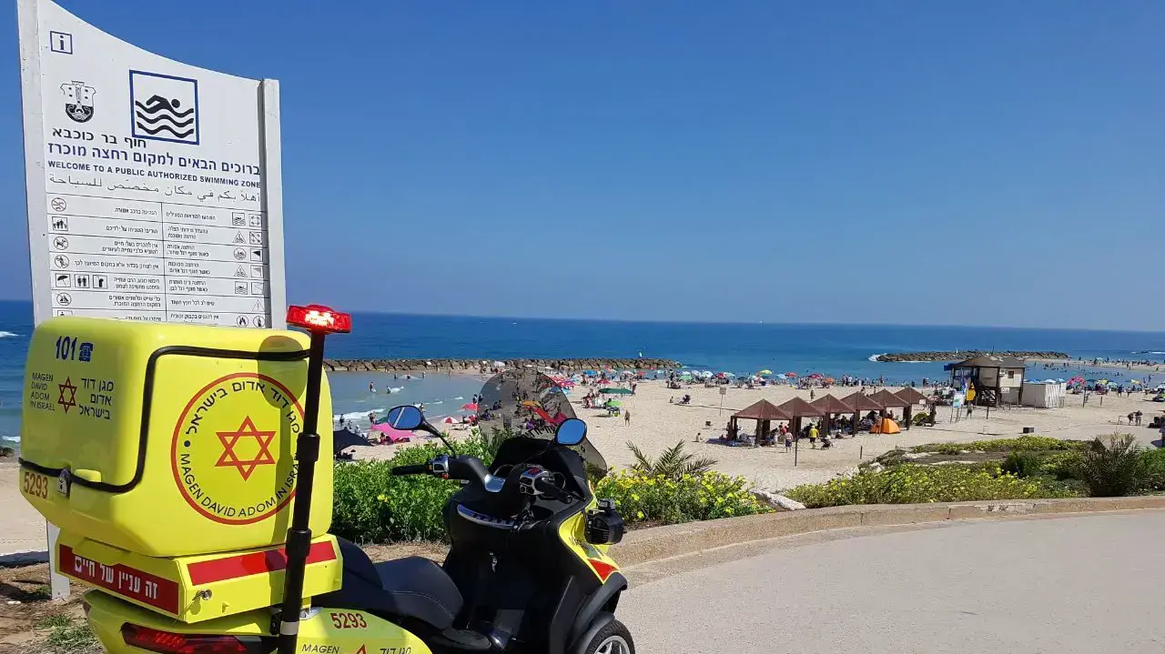 אופנוע של מד"א ליד חוף הים באשקלון. 3 ביוני 2017 אופנוע של מד"א ליד חוף הים באשקלון. 3 ביוני 2017