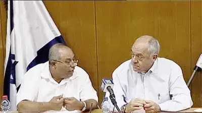 יושב ראש וועדת הפנים בכנסת רוני בראון חבר כנסת ראלב מג'אדלה (ערוץ הכנסת)