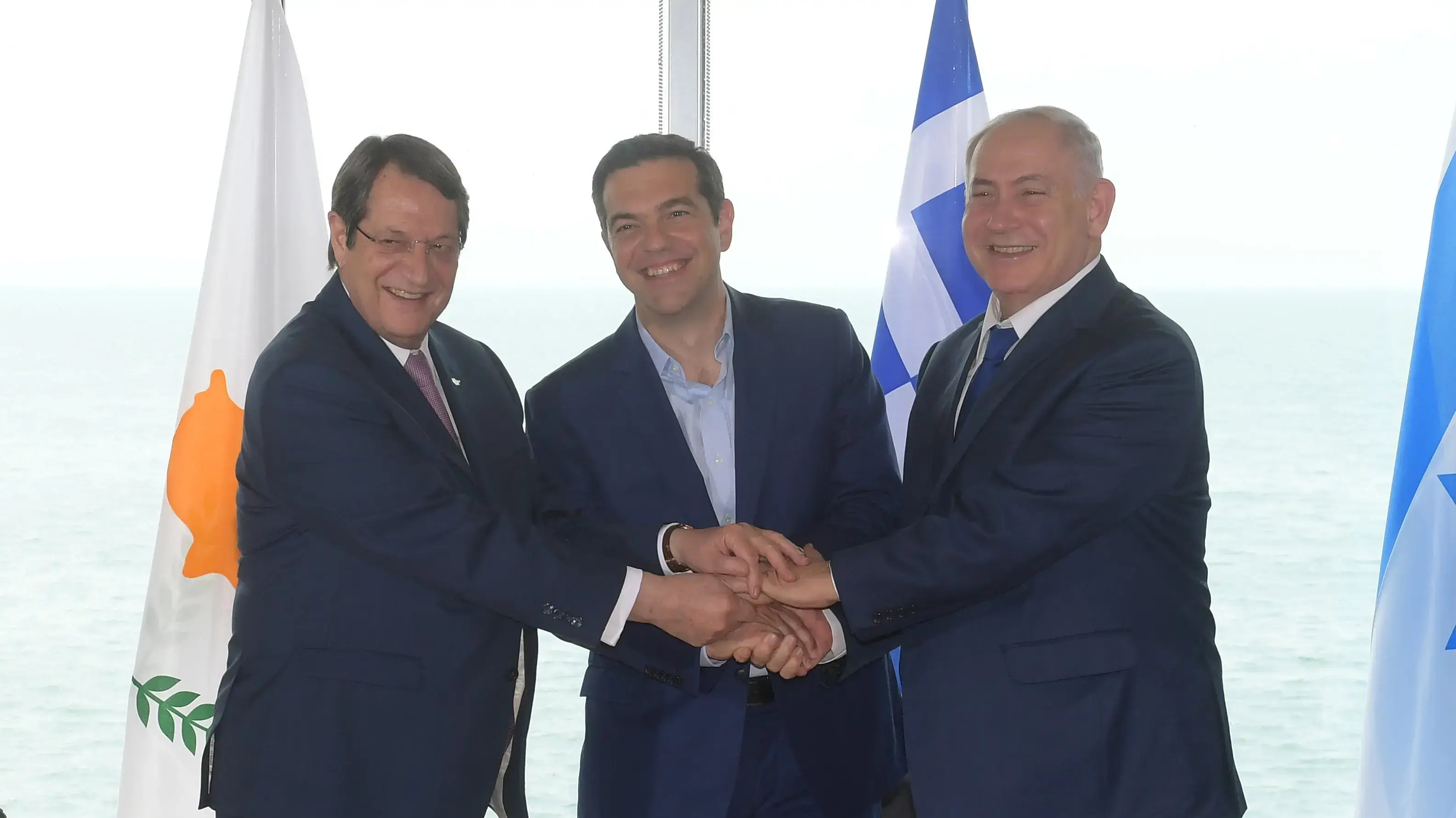 פגישה משולשת של ראש הממשלה בנימין נתניהו עם ראש ממשלת יוון אלכסיס ציפראס ונשיא קפריסין ניקוס אנאסטיאדס 15 ביוני 2017 פגישה משולשת של ראש הממשלה בנימין נתניהו עם ראש ממשלת יוון אלכסיס ציפראס ונשיא קפריסין ניקוס אנאסטיאדס 15 ביוני 2017