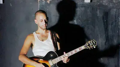 דמיינו אותו ככה, רק על הספה של איקאה דמיינו אותו ככה, רק על הספה של איקאה