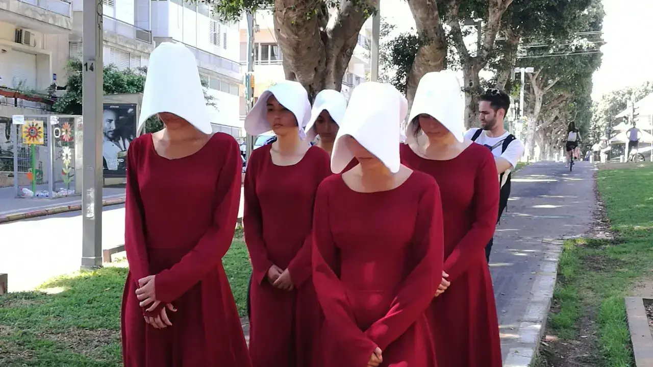 סיפורה של שפחה בלב תל אביב